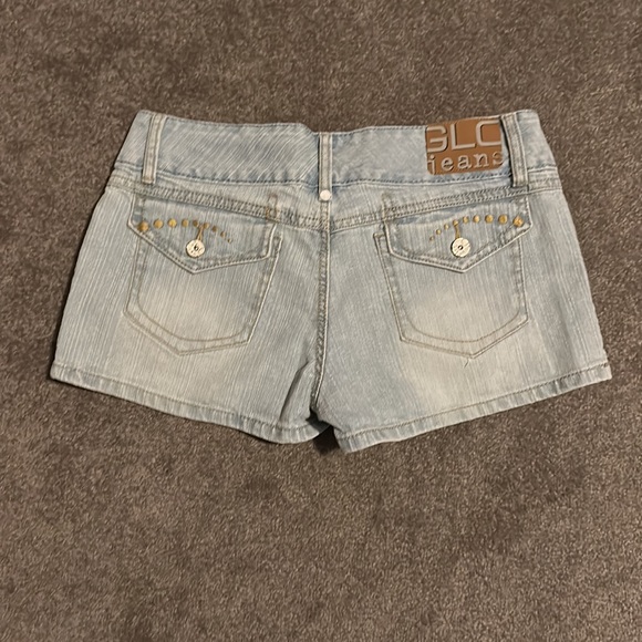 Size 9 super cute GLO light jeans shorts,wide belt loops,double pockets 🔥 - Picture 5 of 11